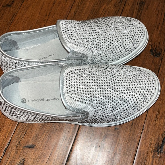 Metropolitan View Women’s Shoes - Picture 2 of 4
